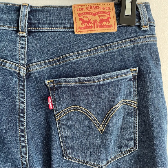 Levi's Size 8 Classic Straight Jeans. Excellent Like New Condition - Picture 7 of 10